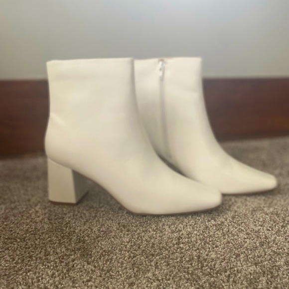 Cute White Boots - Picture 1 of 2
